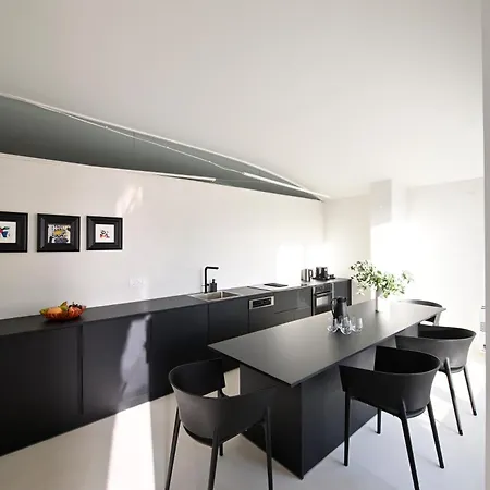 Artium With Outdoor Pool Hosted By K&k Villa