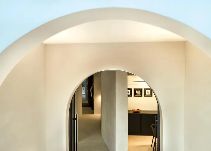 Artium With Outdoor Pool Hosted By K&k Villa