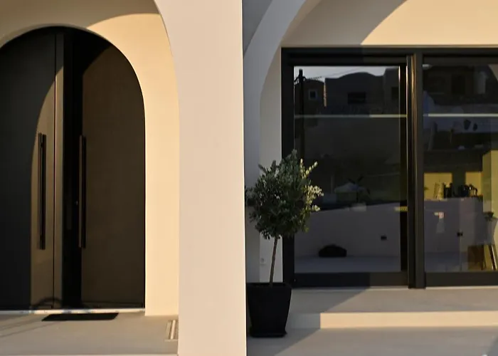 Artium With Outdoor Pool Hosted By K&k Villa