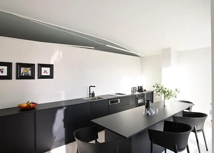 Artium With Outdoor Pool Hosted By K&k Villa