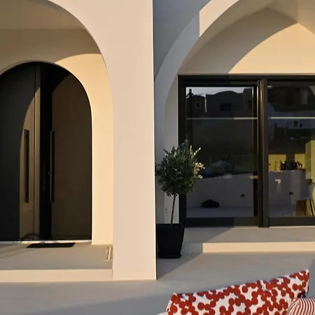 Artium With Outdoor Pool By K&k Vila